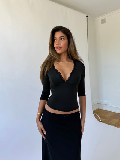 Quarter sleeve lace top - black
