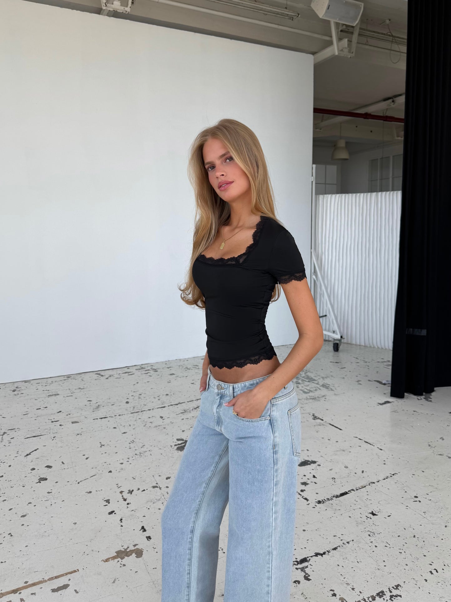 Blair basic lace tee - sort
