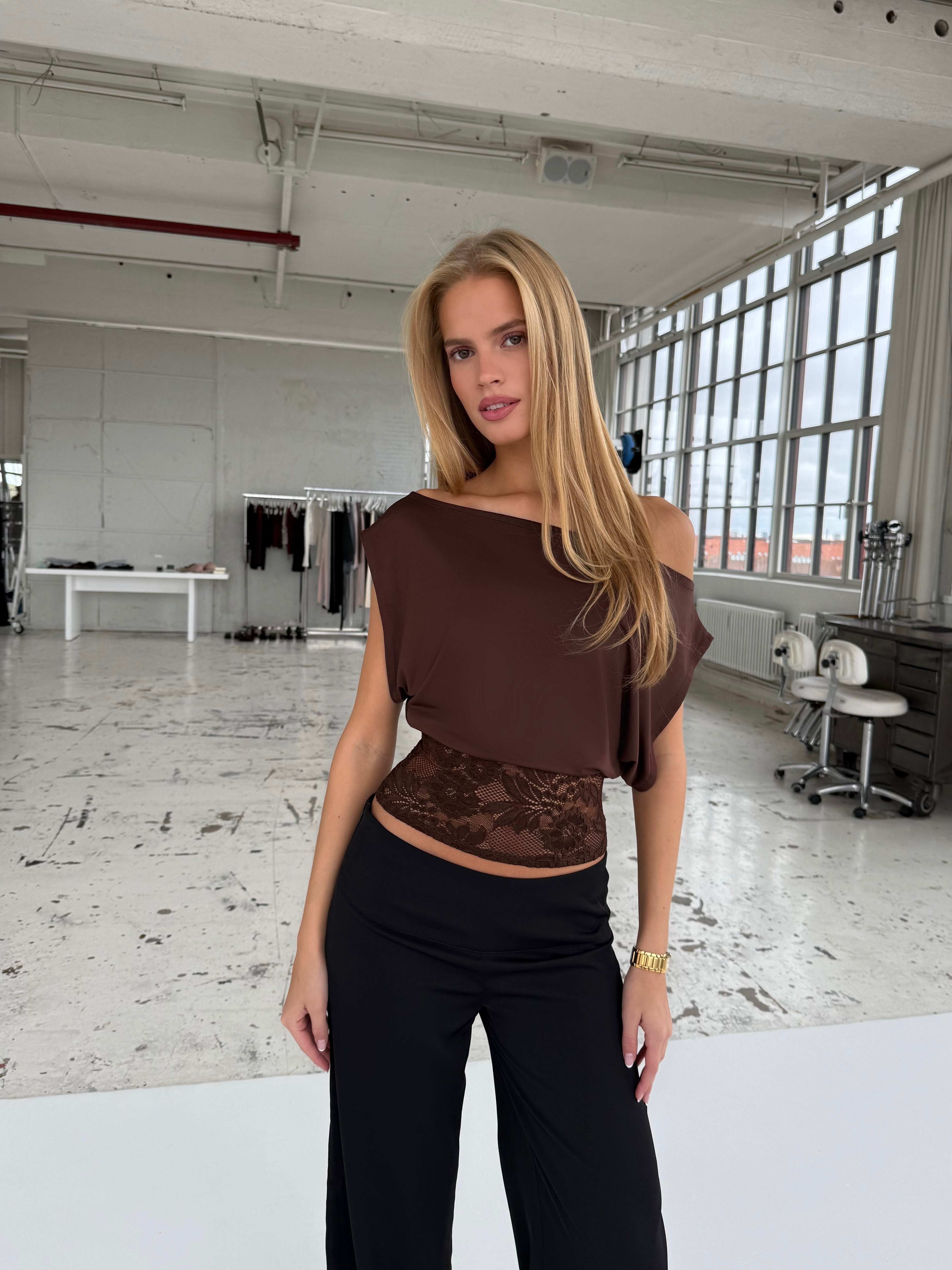 Hera basic lace top - mørk brun