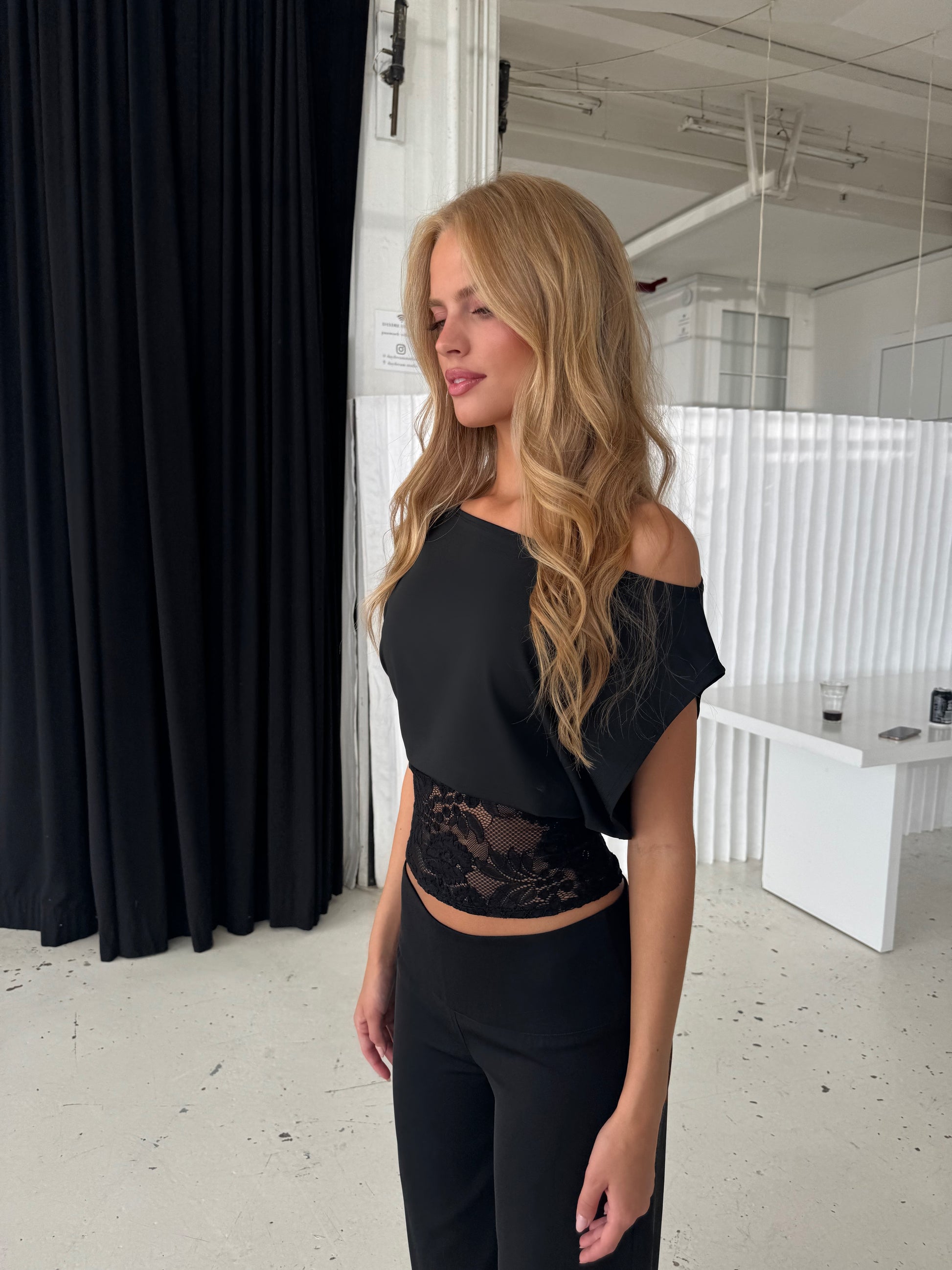 Hera basic lace top - sort